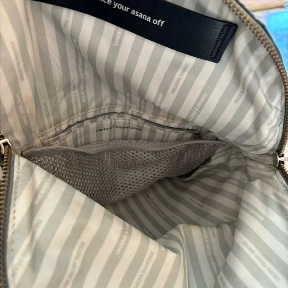 Lululemon Festival Bag Earl Gray - Picture 3 of 3